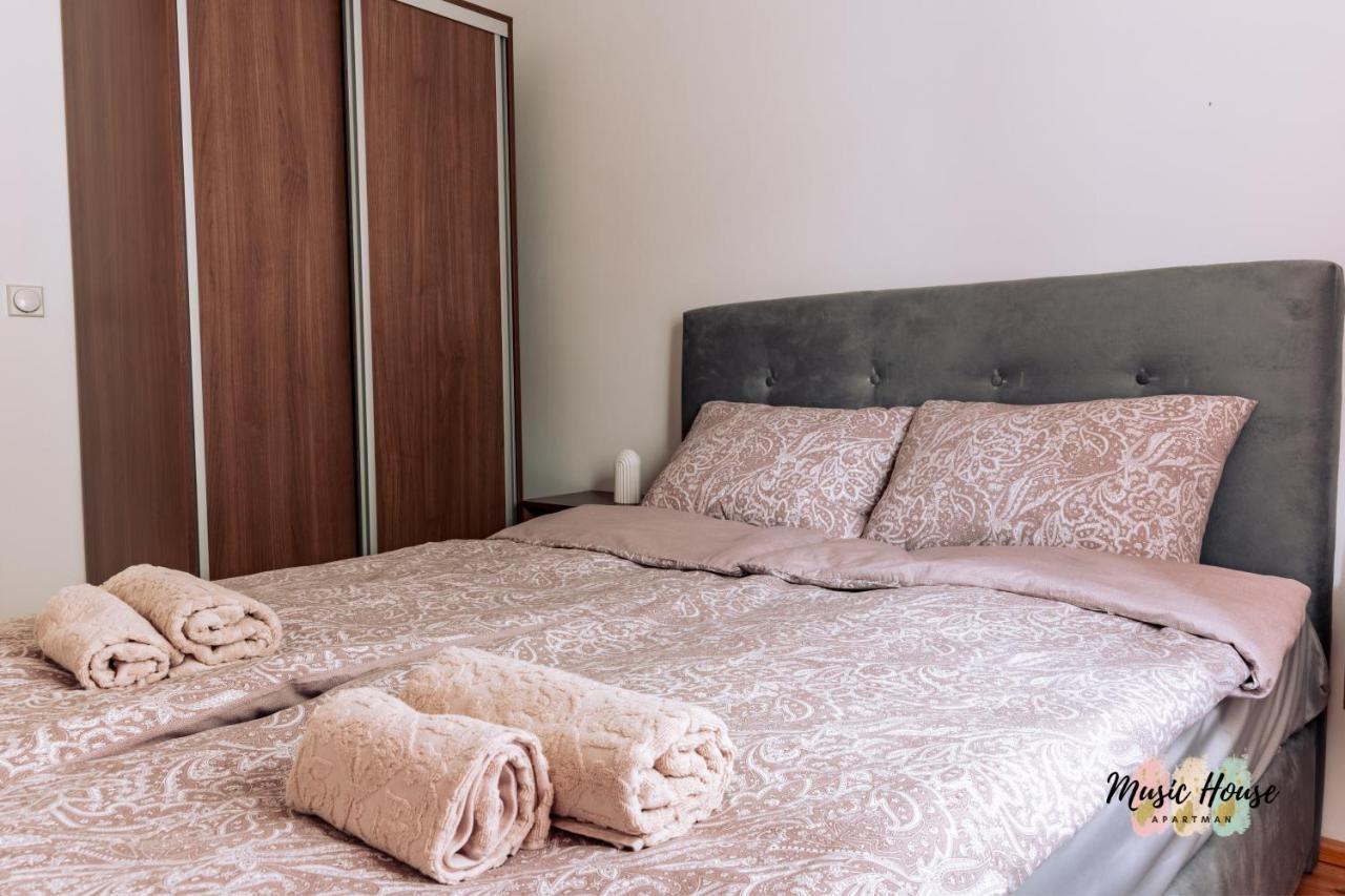 Music House Apartment 图兹拉 外观 照片