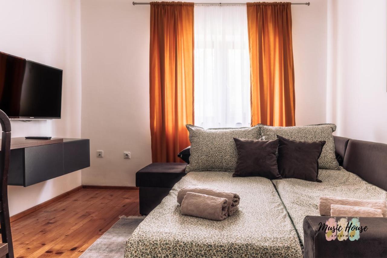 Music House Apartment 图兹拉 外观 照片