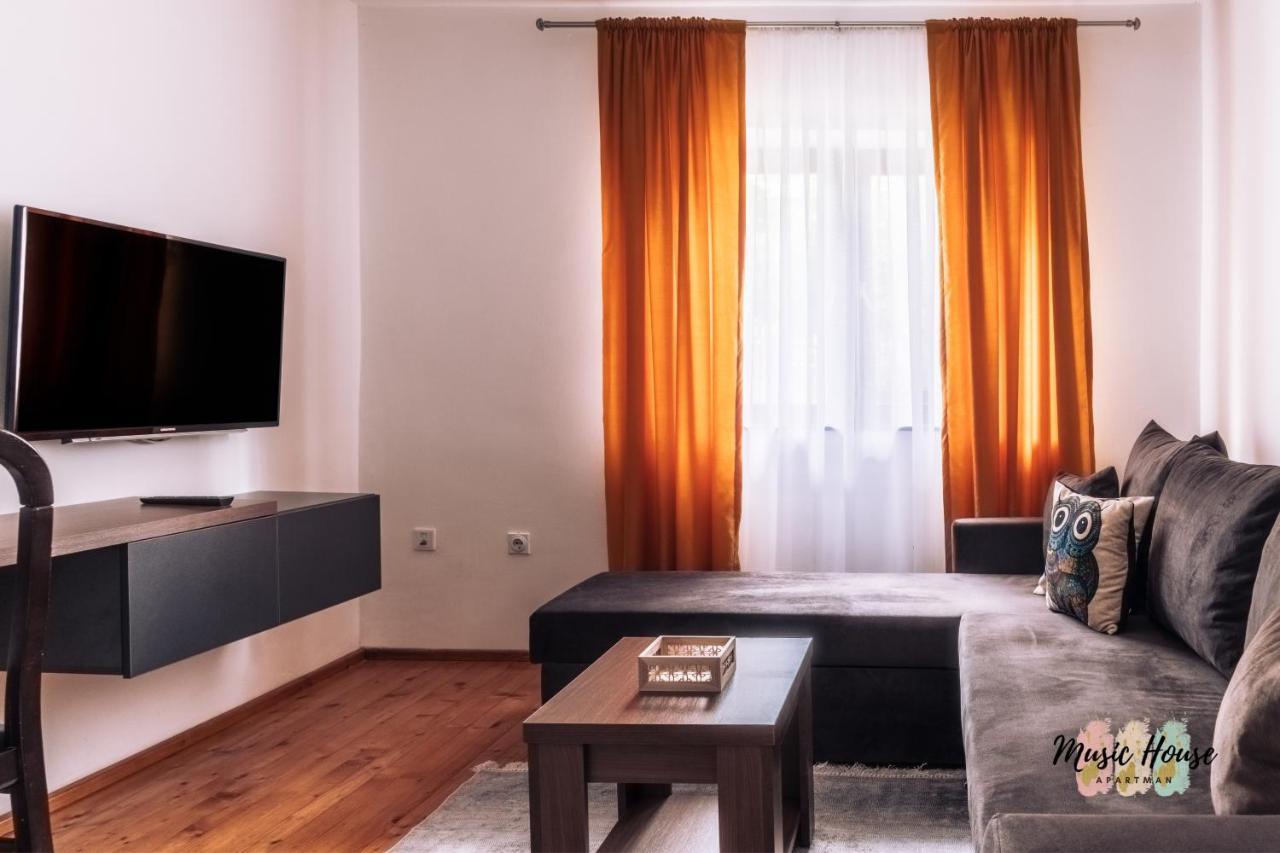 Music House Apartment 图兹拉 外观 照片