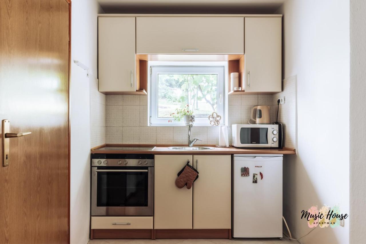 Music House Apartment 图兹拉 外观 照片